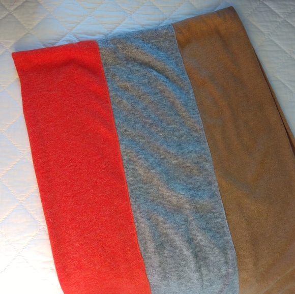 Three-Toned Long Scarf - Picture 2 of 6